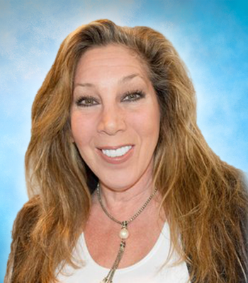 Portrait of Rosanne Fischer, NYS Licensed Real Estate Salesperson.